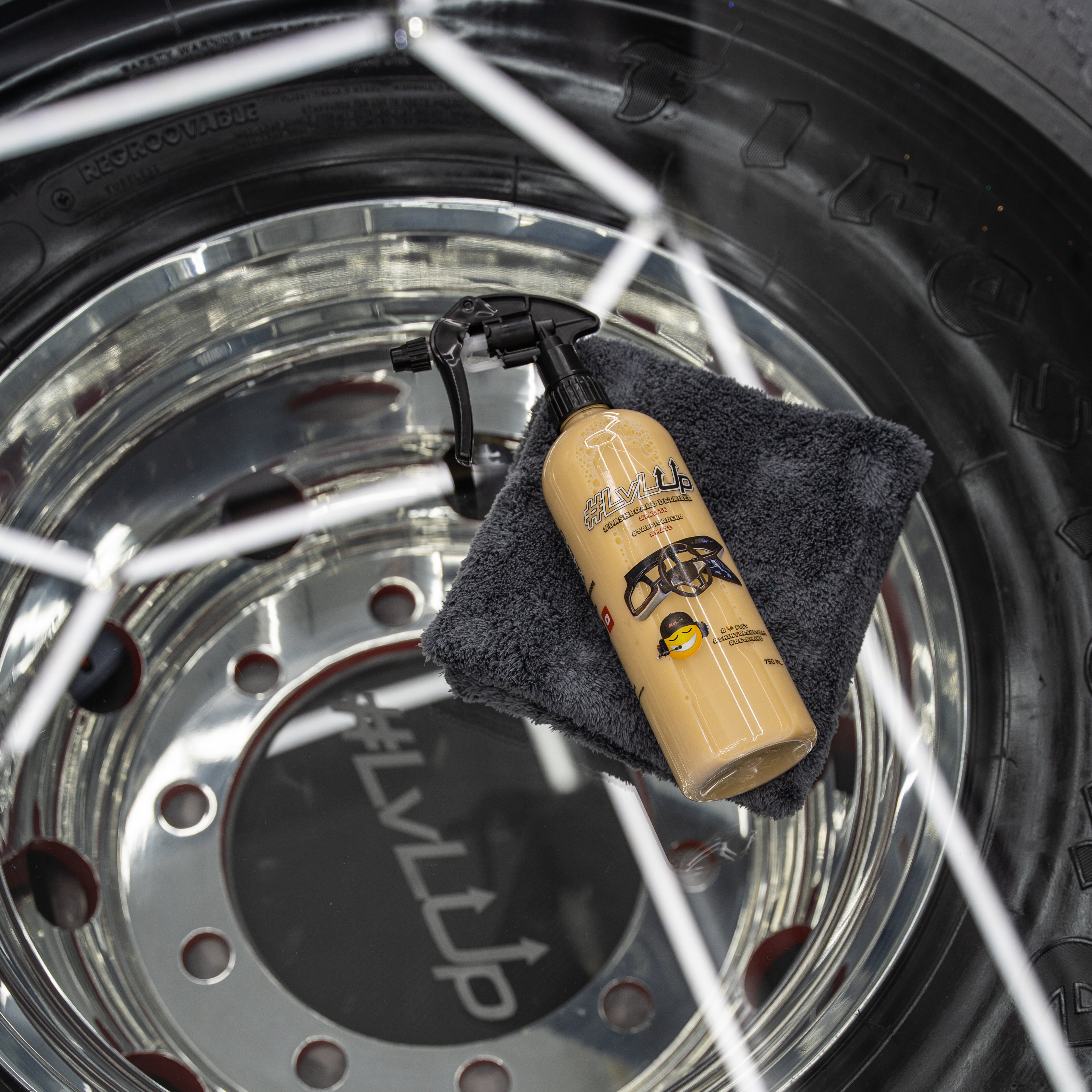 #LvLUP DASHBOARD DETAILER MAT (750 ml)